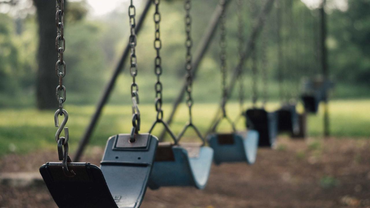 体育赛事现场与观赛场景